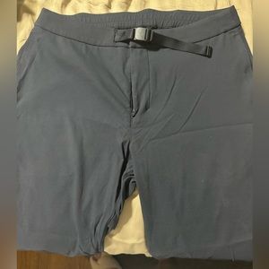 Men’s lululemon relaxed fit belt stretch pant